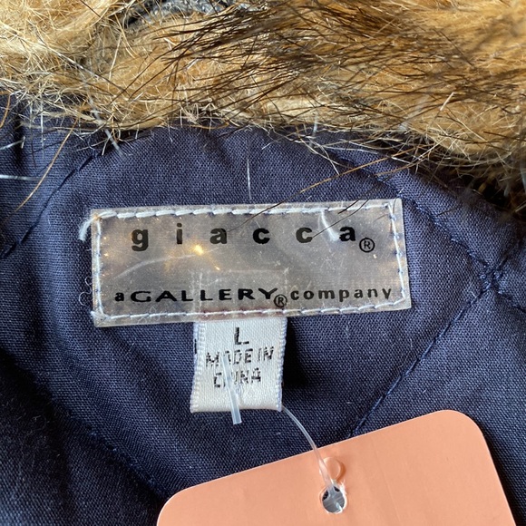 Giacca Gallery Co Faux Fur and Denim jacket with studs. Size large - Picture 5 of 5